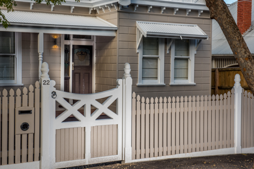 Picket fence Melbourne with wooden gate